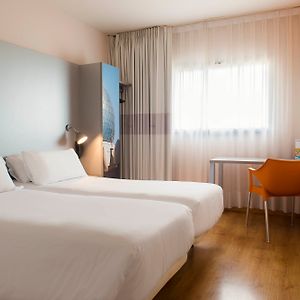 Zimmer mit zwei Einzelbetten